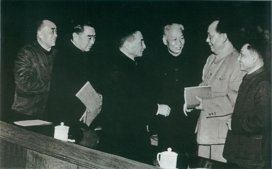 196211127йڱĹ飨ǧ˴ᣩͼΪëܶСƽڻڼ佻̸