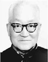 师哲师哲（1905--1998）。翻译家、苏联问题专家。曾任中央编译局局长（1953-1957），中央书记处办公室主任，中央书记处政治秘书室主任，山东省委书记处书记等职。在中央机关工作期间，长期兼任毛泽东、周恩来、刘少 奇、朱德同志的俄文翻译，多次参加中苏两党两国间的最高层会谈。1949年主持组建中央编译局。参与《毛泽东选集》（1-3卷）俄文版的翻译，著有《在历史巨人身边》《峰与谷》等。