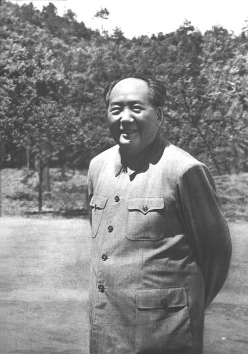 毛泽东重上井冈山。（1965年）