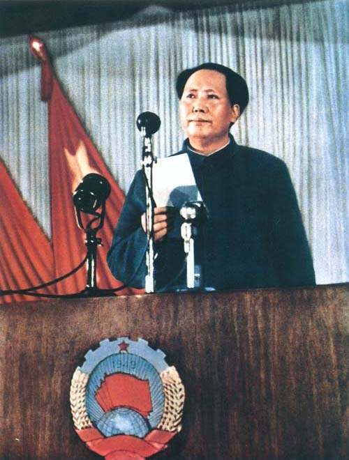 毛泽东在中国人民政治协商会议第一届全体会议上致开幕词。（1949年）