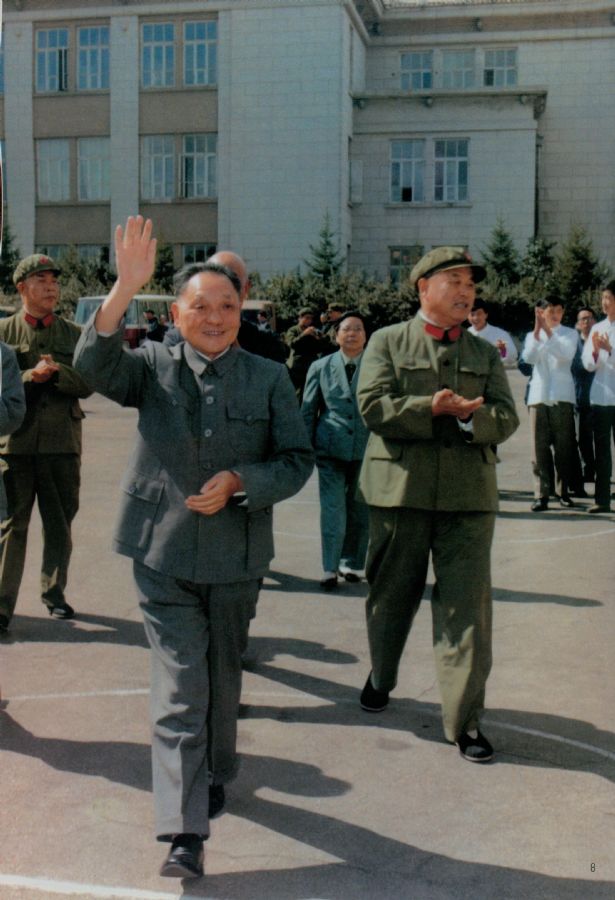 邓小平视察东北三省，多次发表重要讲话。（1978年）