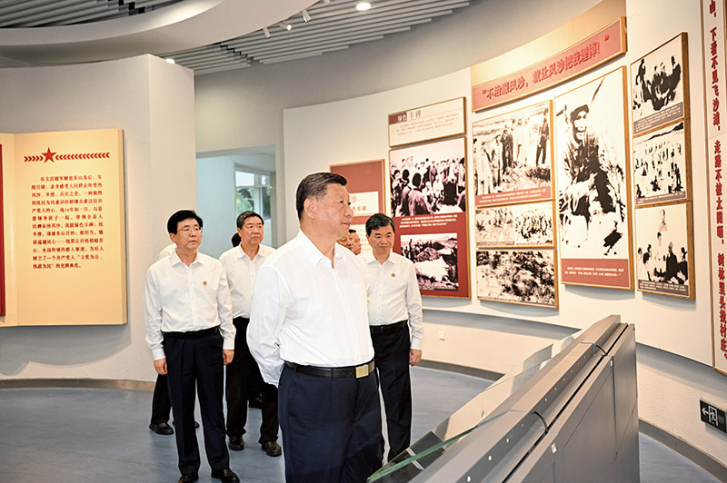2024年10月15日至16日，中共中央总书记、国家主席、中央军委主席习近平在福建考察。这是15日下午，习近平在漳州市东山县谷文昌纪念馆考察。 新华社记者 谢环驰/摄