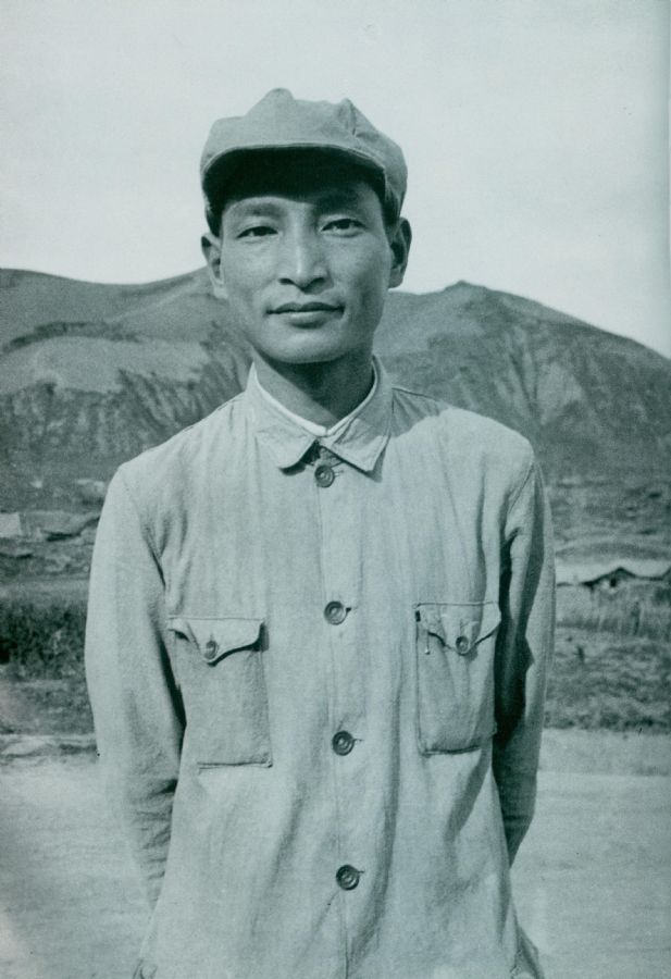 抗日战争时期，陈云在延安。