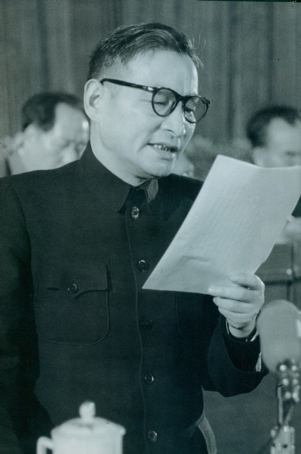 1955年3月21日，陈云在中国共产党全国代表会议上作关于发展国民经济第一个五年计划的报告。